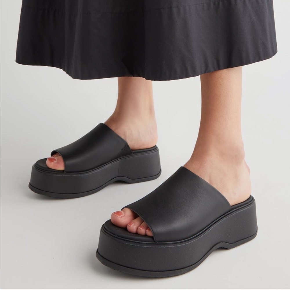 Sorel black platform sandal